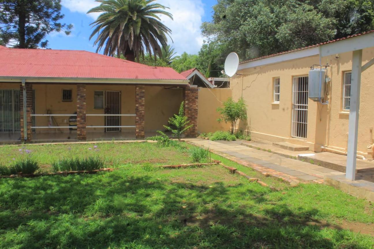 Rmguest House Zeerust Exterior photo